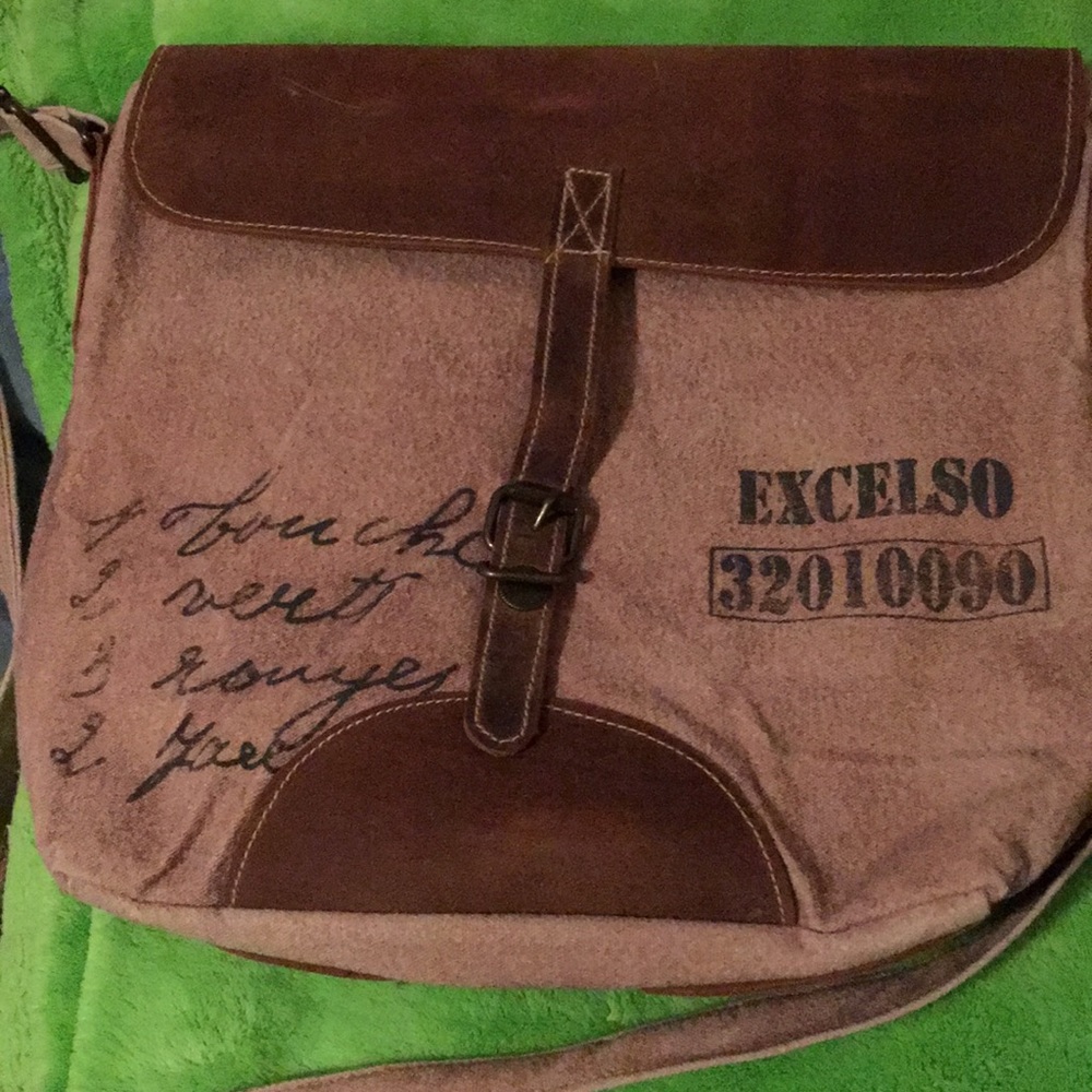 NWOT Cross body/ shoulder bag